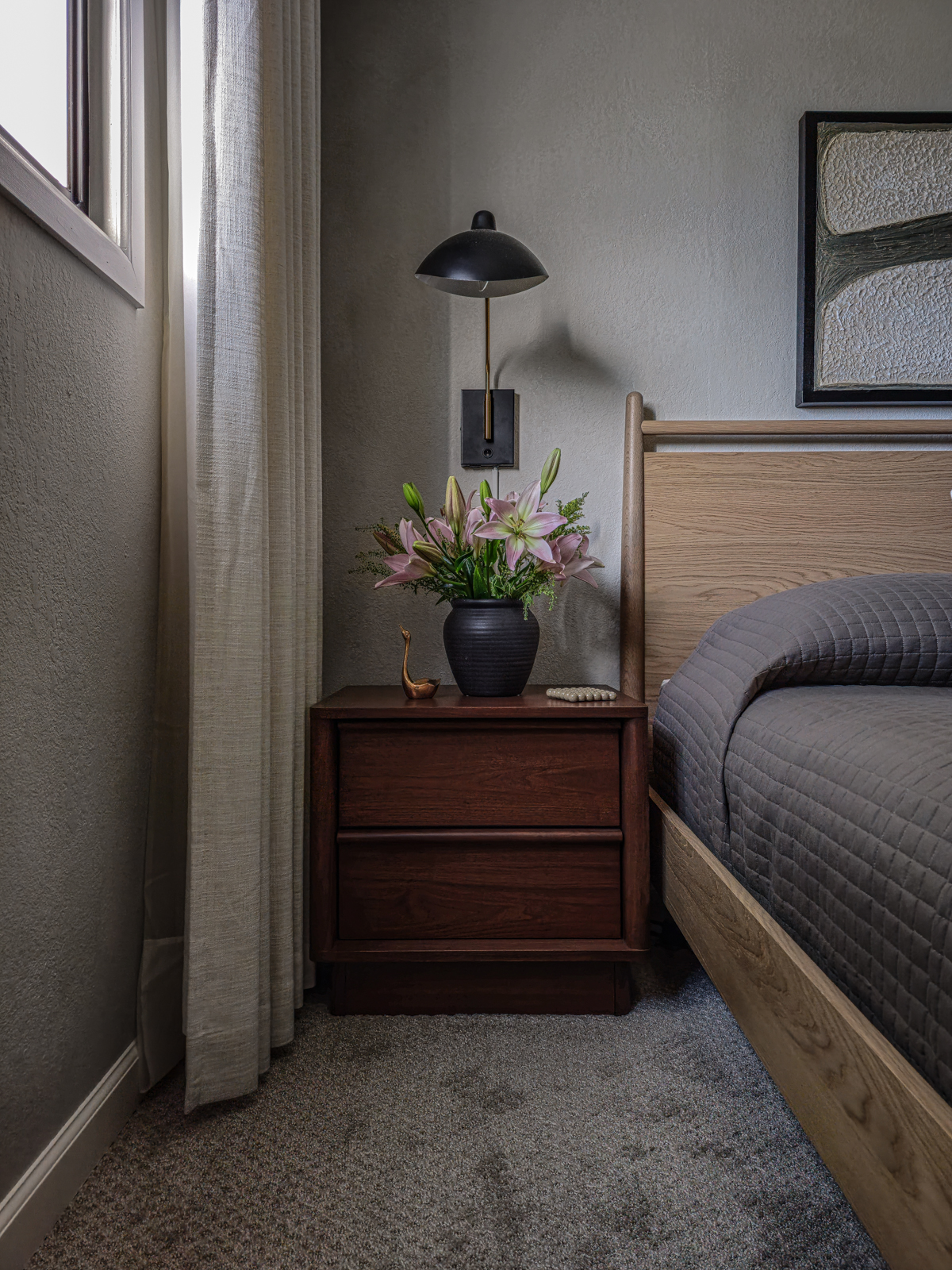 bedside table decorating ideas